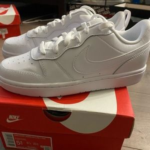 NWT Nike Court Borough Low 2 GS